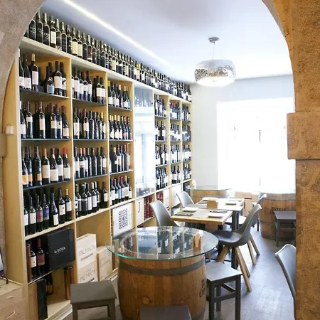 Hostel G&b - And Wines *