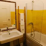 Hostel G&b - And Wines *