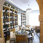 Hostel G&b - And Wines *