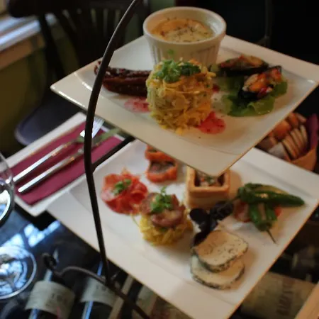 G&b - And Wines Hostel