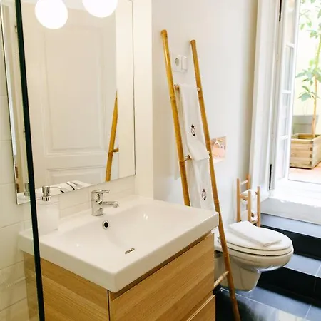 G&b - And Wines Hostel Lisbon