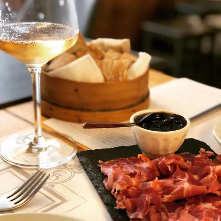 G&b - And Wines 호스텔 *